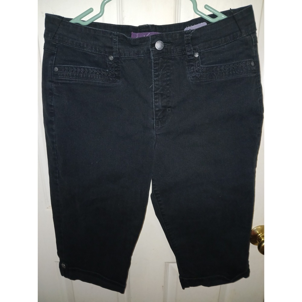 Gloria Vanderbilt capris for women in great condition, Size 10